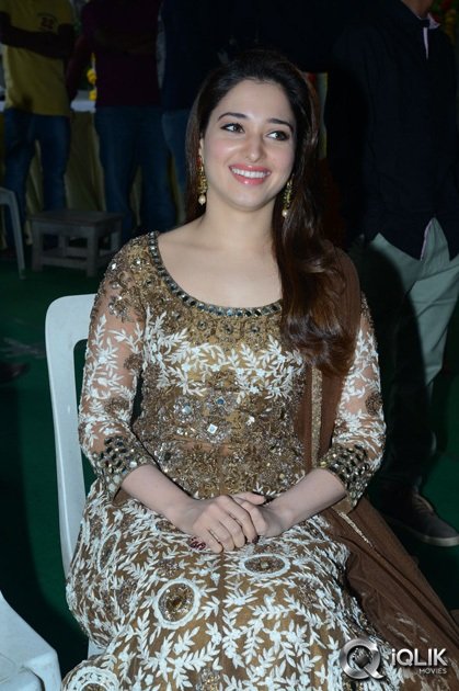 Tamannaah-at-Bengal-Tiger-Movie-Opening